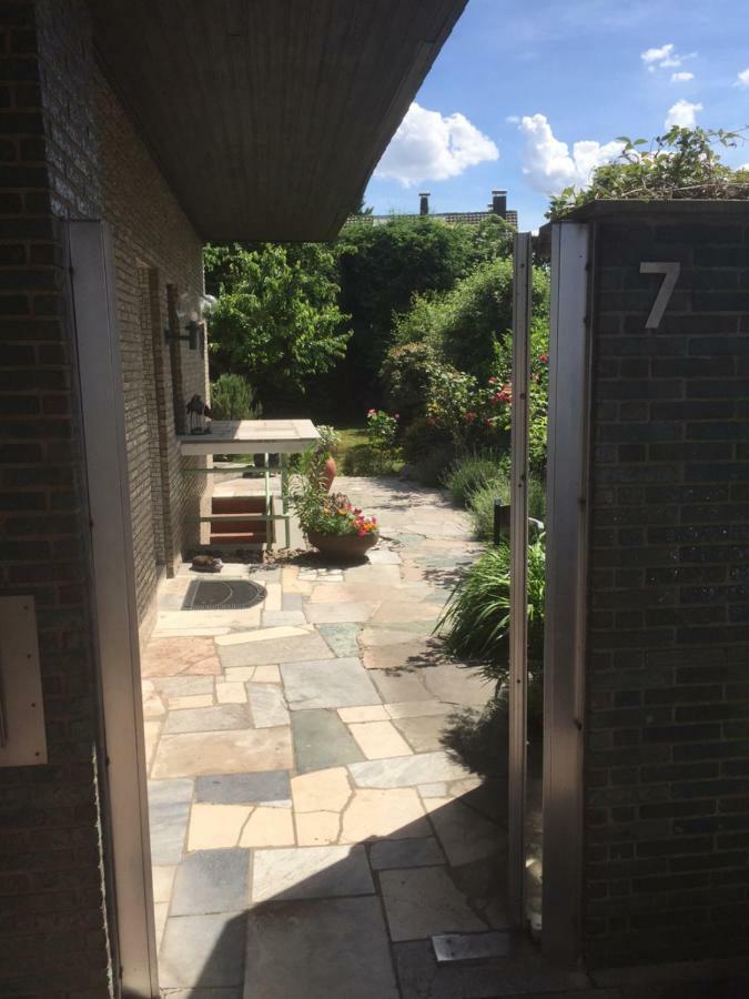 Düsseldorfer Privatzimmer Exterior foto