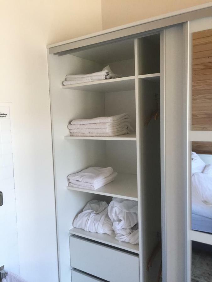 Düsseldorfer Privatzimmer Exterior foto