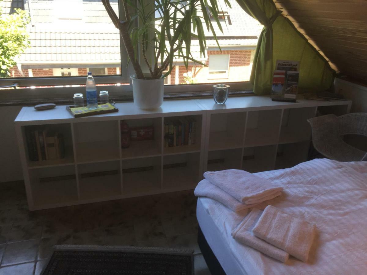 Düsseldorfer Privatzimmer Exterior foto