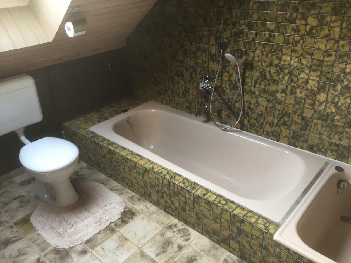 Düsseldorfer Privatzimmer Exterior foto